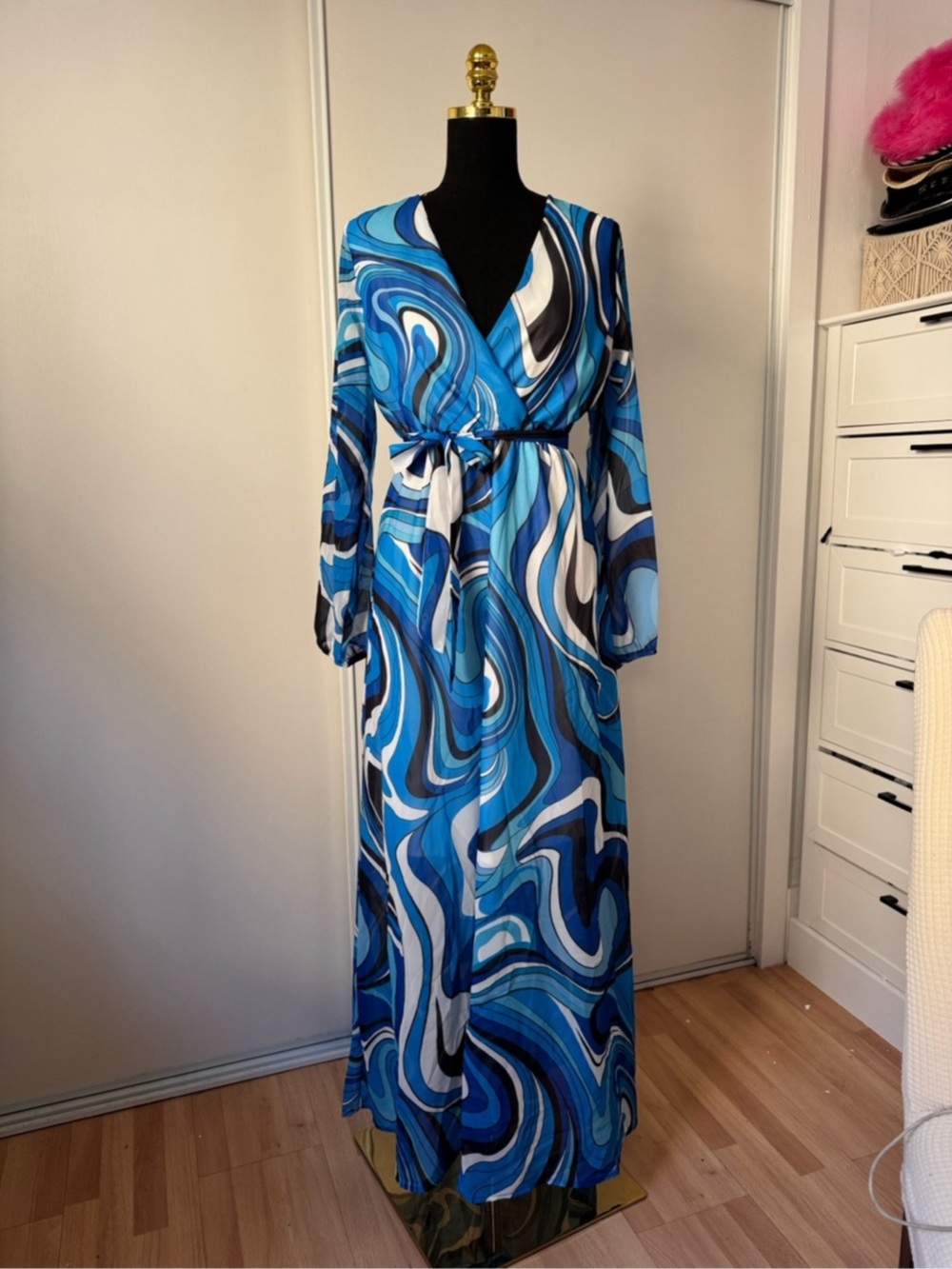 Groovy Vintage Marble Maxi Dress in Blue & White